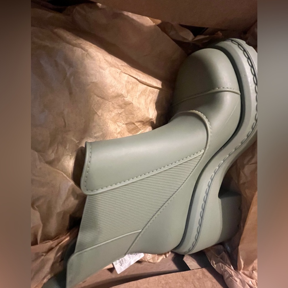 NWT MELISSA Made In Brazil Courtney Boots in Green Size 6 - Picture 9 of 10